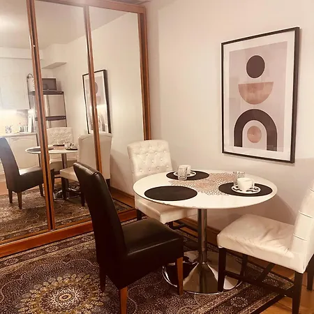 New Flat, Location Lägenhet